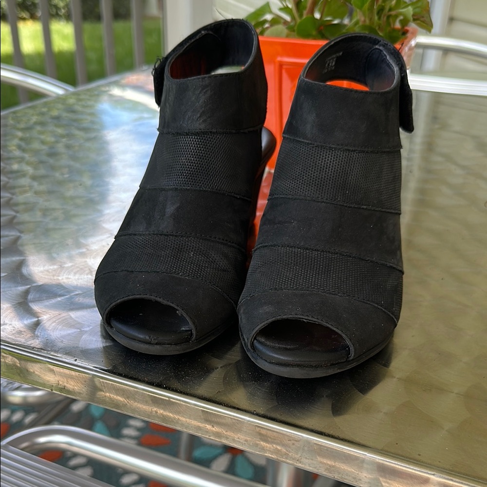 Black Peep-Toe Heels with Stretchy Ankle Design